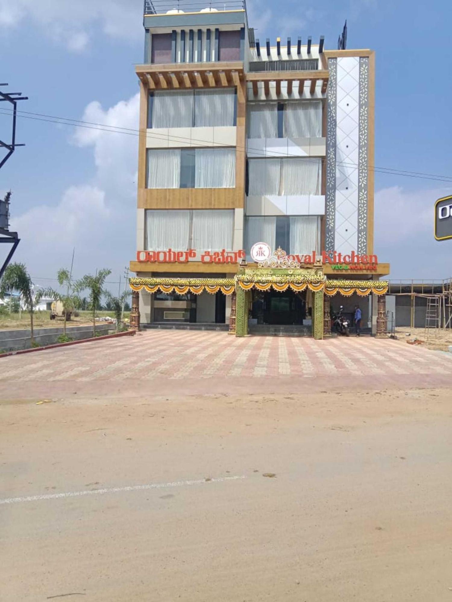 Royal Kitchen Hotel Hirisave Exterior photo