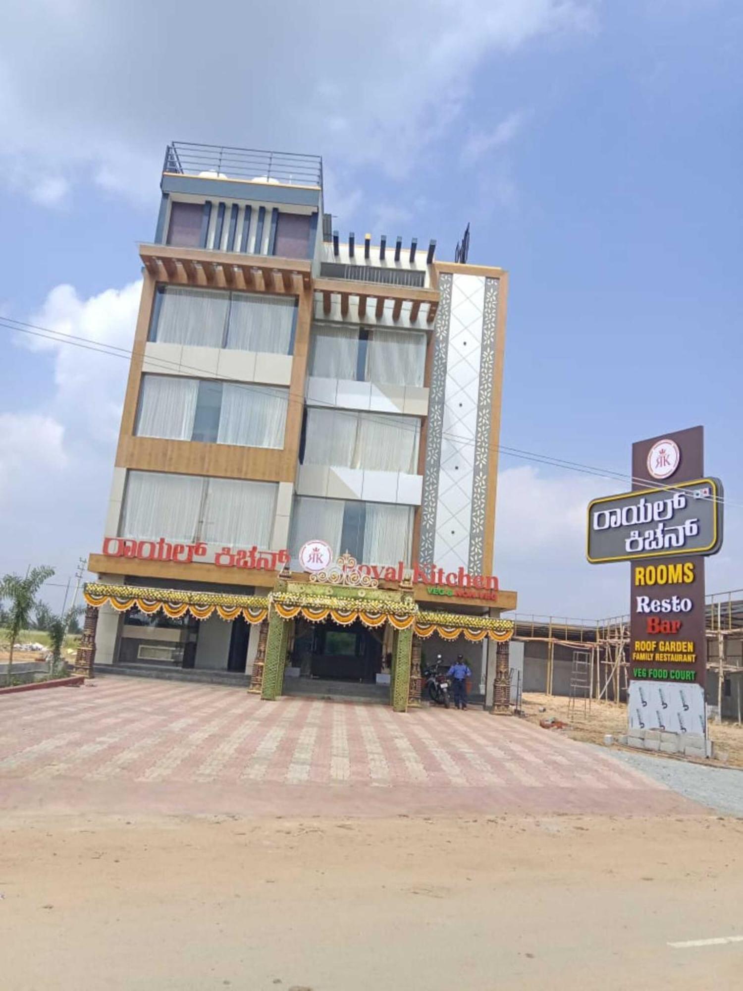 Royal Kitchen Hotel Hirisave Exterior photo